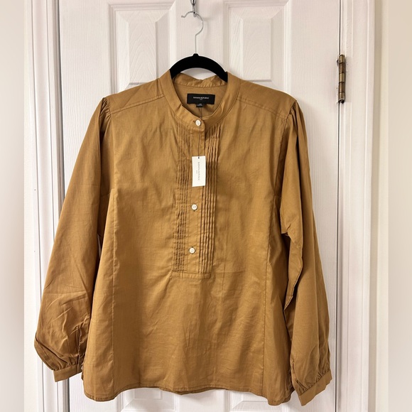 Banana Republic Tops - Banana Republic Tan Button-Up Shirt